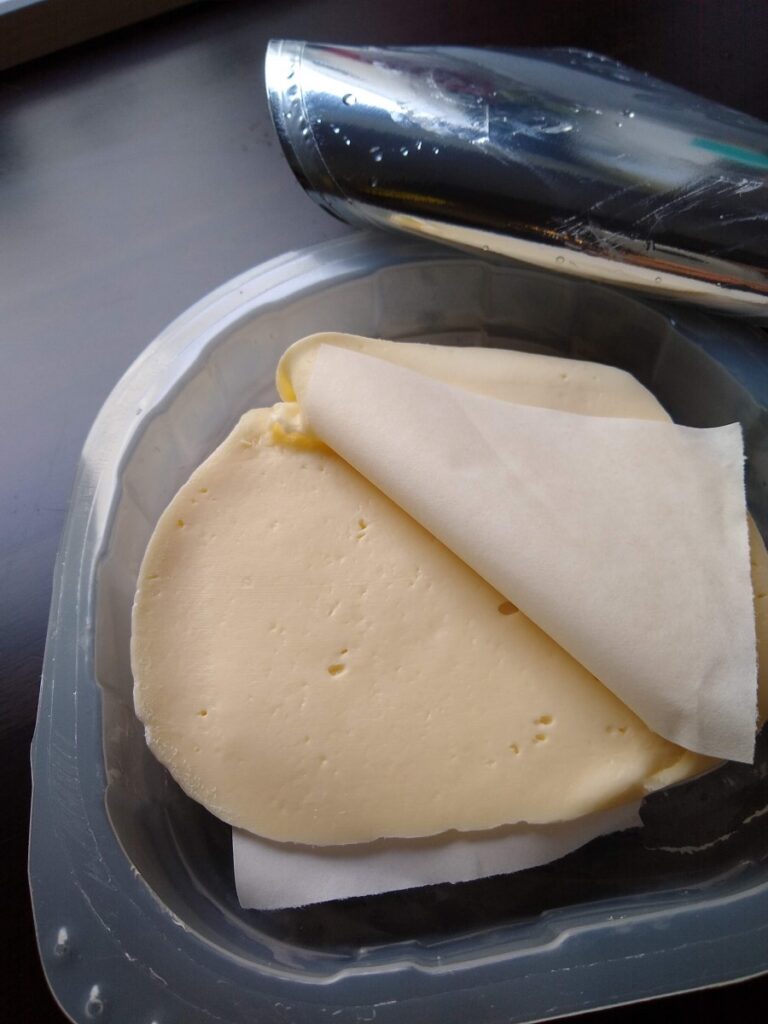 チーズとチーズの間には紙が
