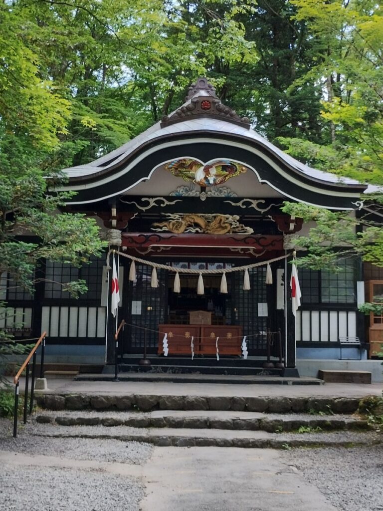 新屋山神社本殿