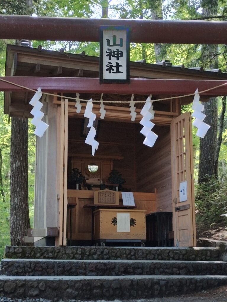 新屋山神社 奥宮