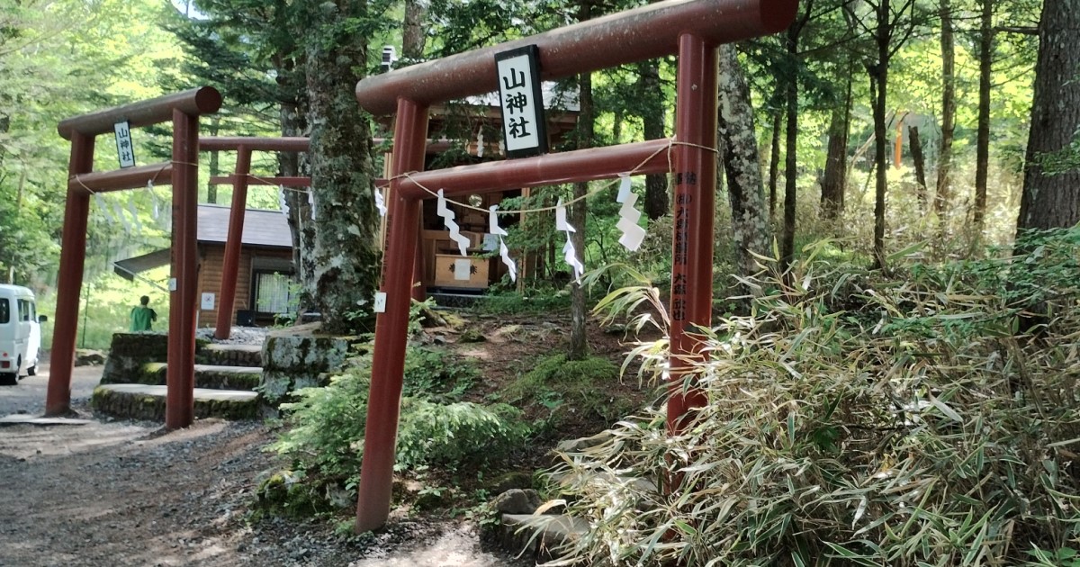 新屋山神社 奥宮 鳥居